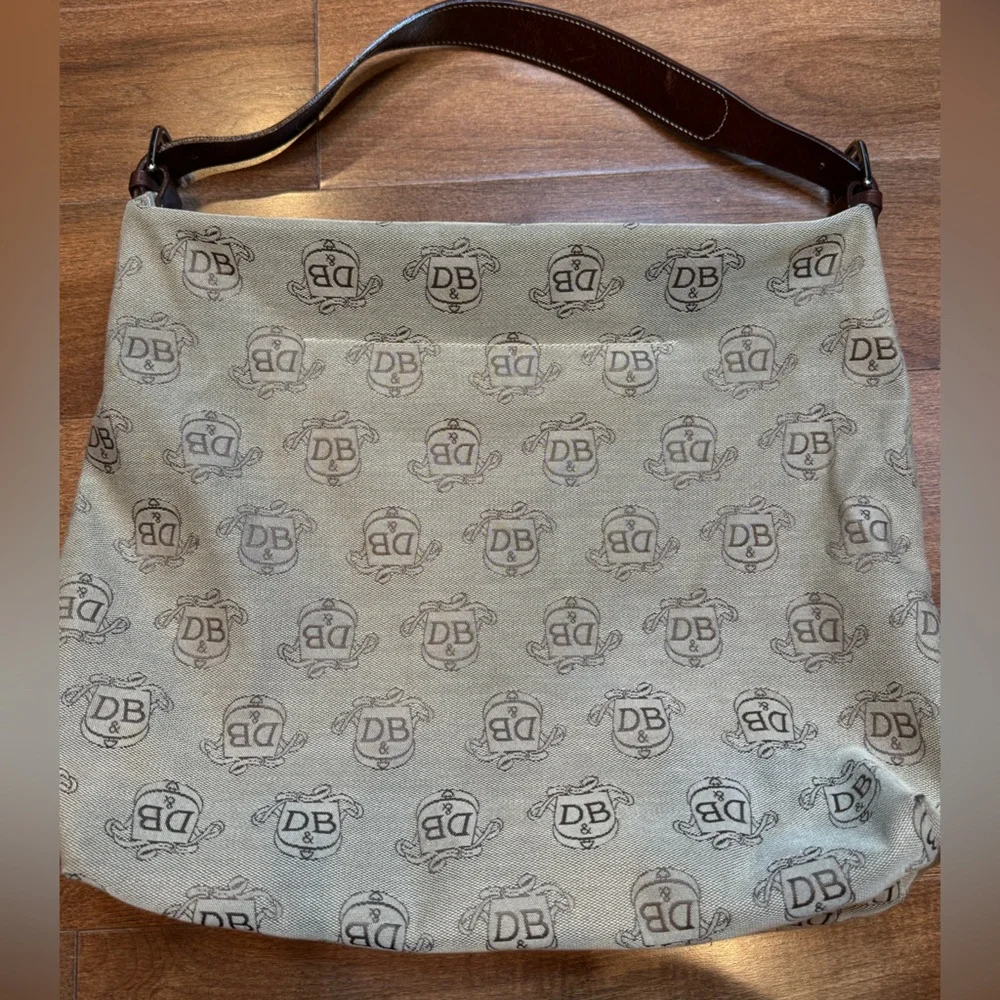 Vintage DOONEY & BOURKE Signature Crest Hobo Bag